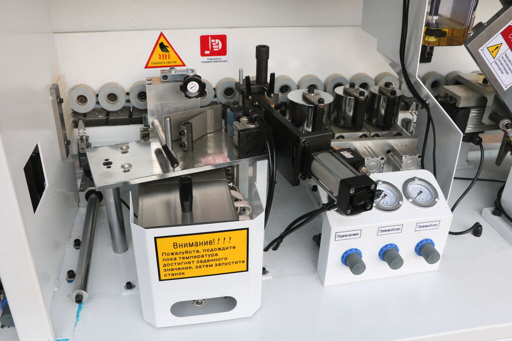 Автоматический кромкооблицовочный станок DELTAMACHINERY DM-400F