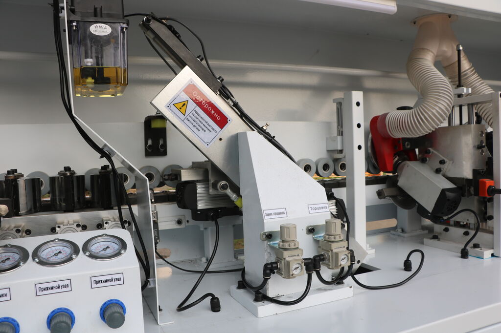 Автоматический кромкооблицовочный станок DELTAMACHINERY DM-400F