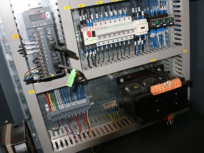 Вертикальный гибочный пресс WE67K-125T/3200 DA-E80T