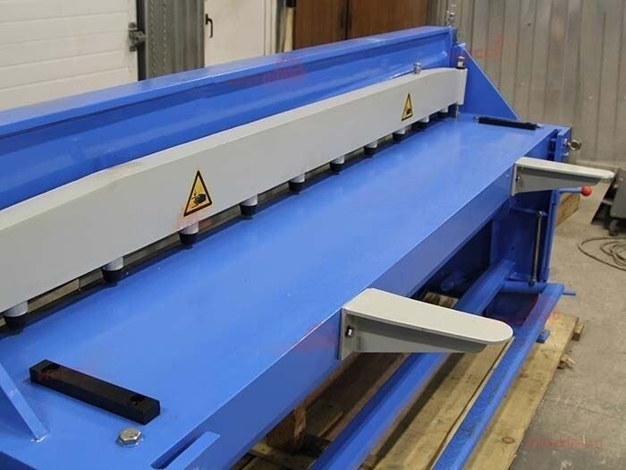 Гильотина с электроприводом Q11 2x2000