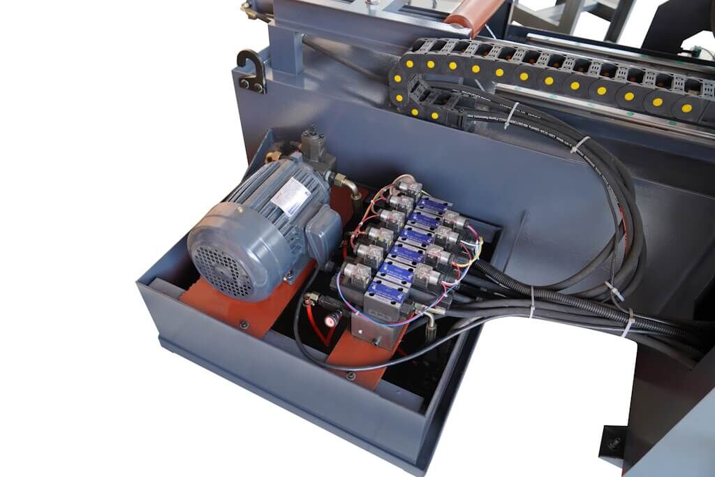 Автоматический ленточнопильный станок MetalMaster MSK 300 Е
